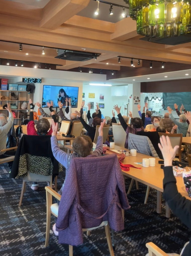 デイケアでのアイアンガーヨガ、医療ヨガ　企業ヨガ